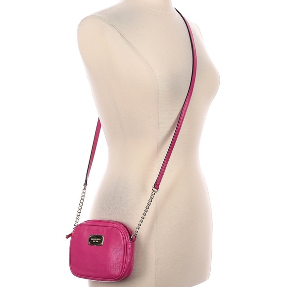 Micheal Kors Purse - Picture 4 of 8